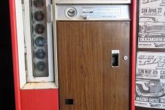 ビンのコカコーラ自販機 懐かしい方も・・・ 新鮮に感じる方も・・・ 大事につかっています